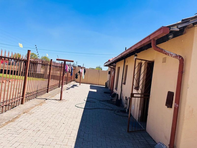 House To Rent in Embalenhle - Photo 3
