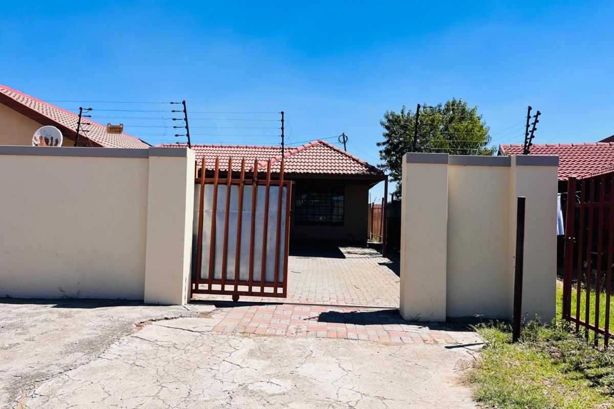 House To Rent in Embalenhle - Photo 2