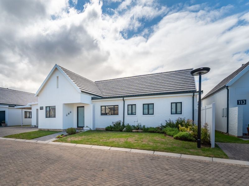 Townhouse For Sale in Canals - Photo 2