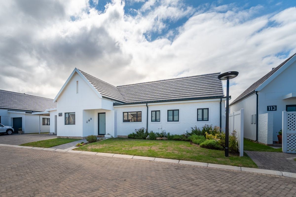 Townhouse For Sale in Canals - Photo 2