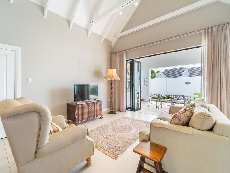 Townhouse For Sale in Canals - Photo 9