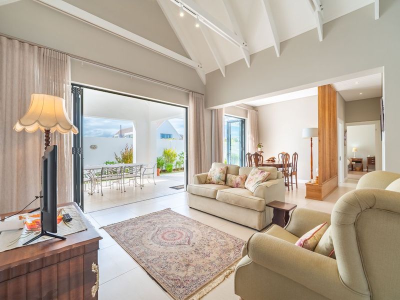 Townhouse For Sale in Canals - Photo 8