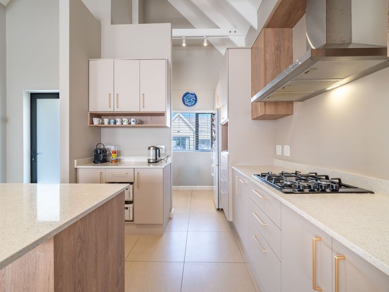 Townhouse For Sale in Canals - Photo 3