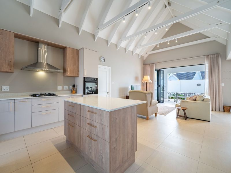 Townhouse For Sale in Canals - Photo 7