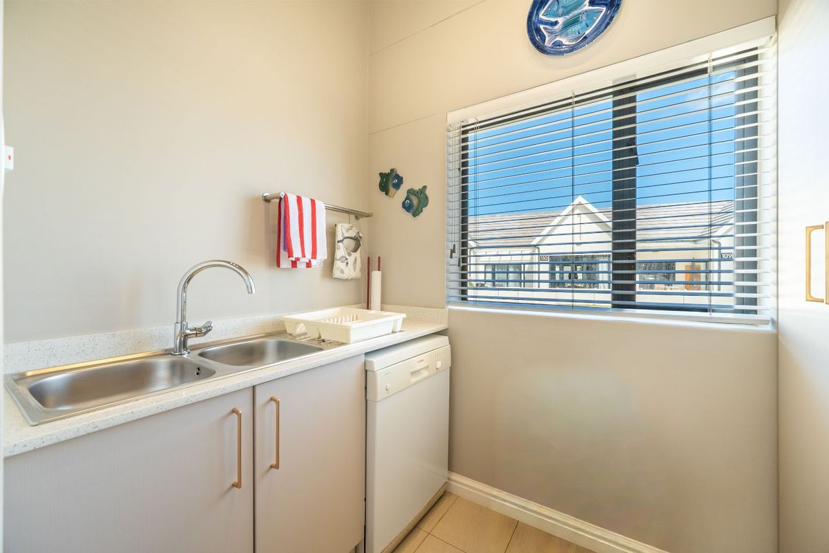 Townhouse For Sale in Canals - Photo 5