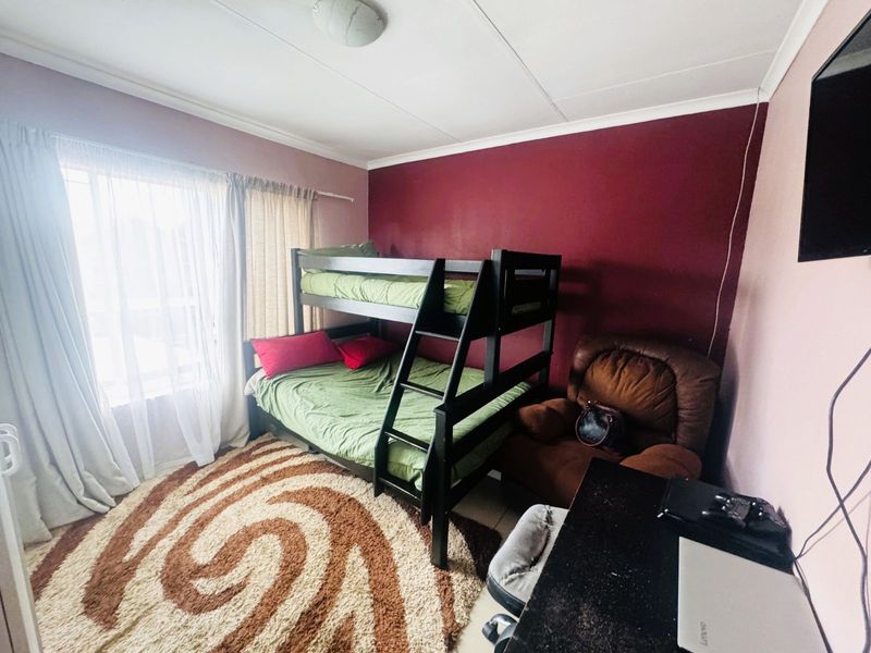 Townhouse For Sale in Heuwelsig Estate - Photo 7