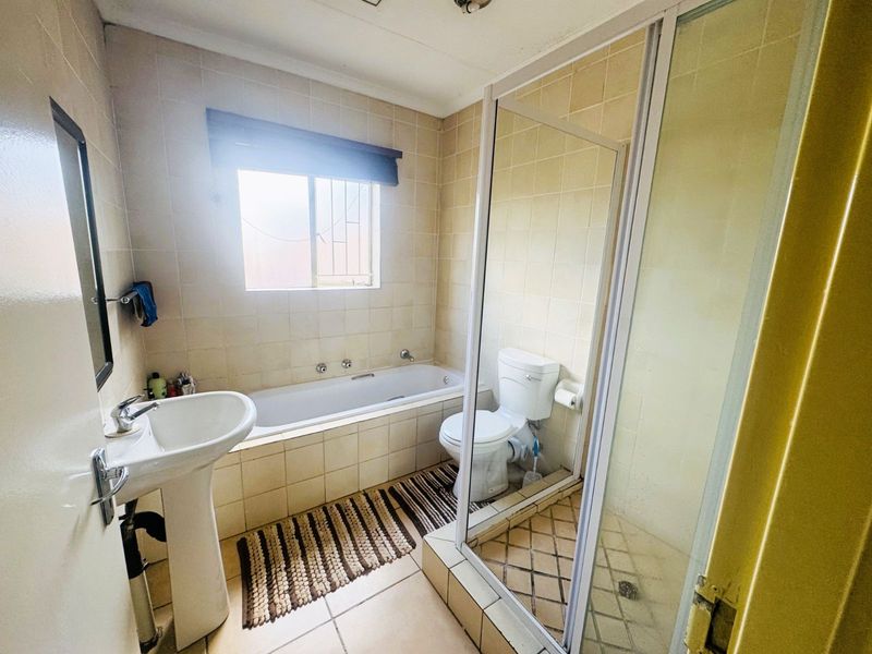 Townhouse For Sale in Heuwelsig Estate - Photo 4