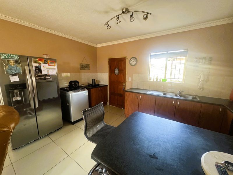 Townhouse For Sale in Heuwelsig Estate - Photo 3