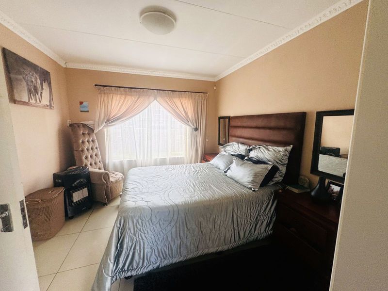 Townhouse For Sale in Heuwelsig Estate - Photo 2