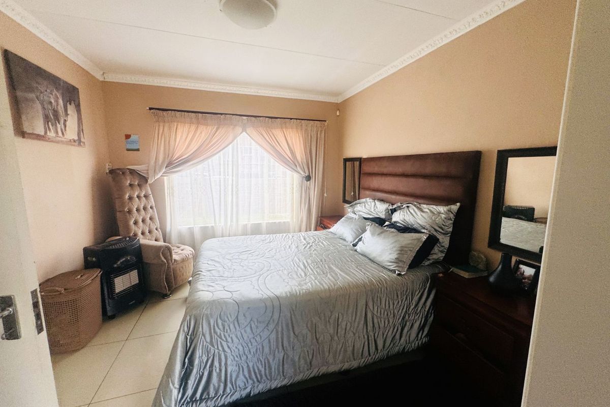 Townhouse For Sale in Heuwelsig Estate - Photo 2