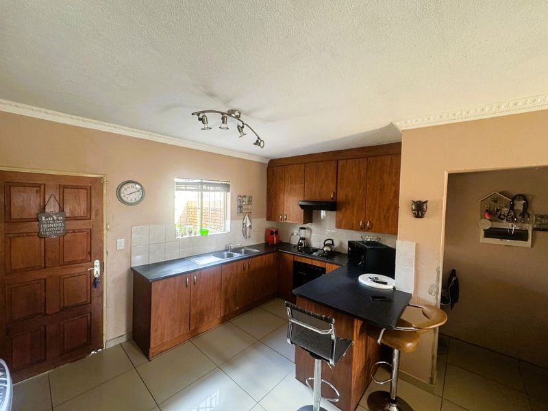 Townhouse For Sale in Heuwelsig Estate - Photo 5