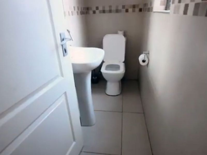 House To Rent in Fourways - Photo 8