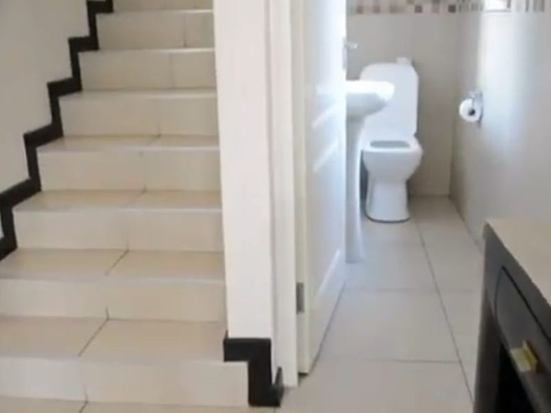 House To Rent in Fourways - Photo 7