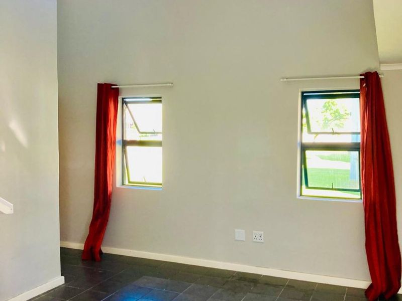 Townhouse To Rent in Parsonsvlei - Photo 2