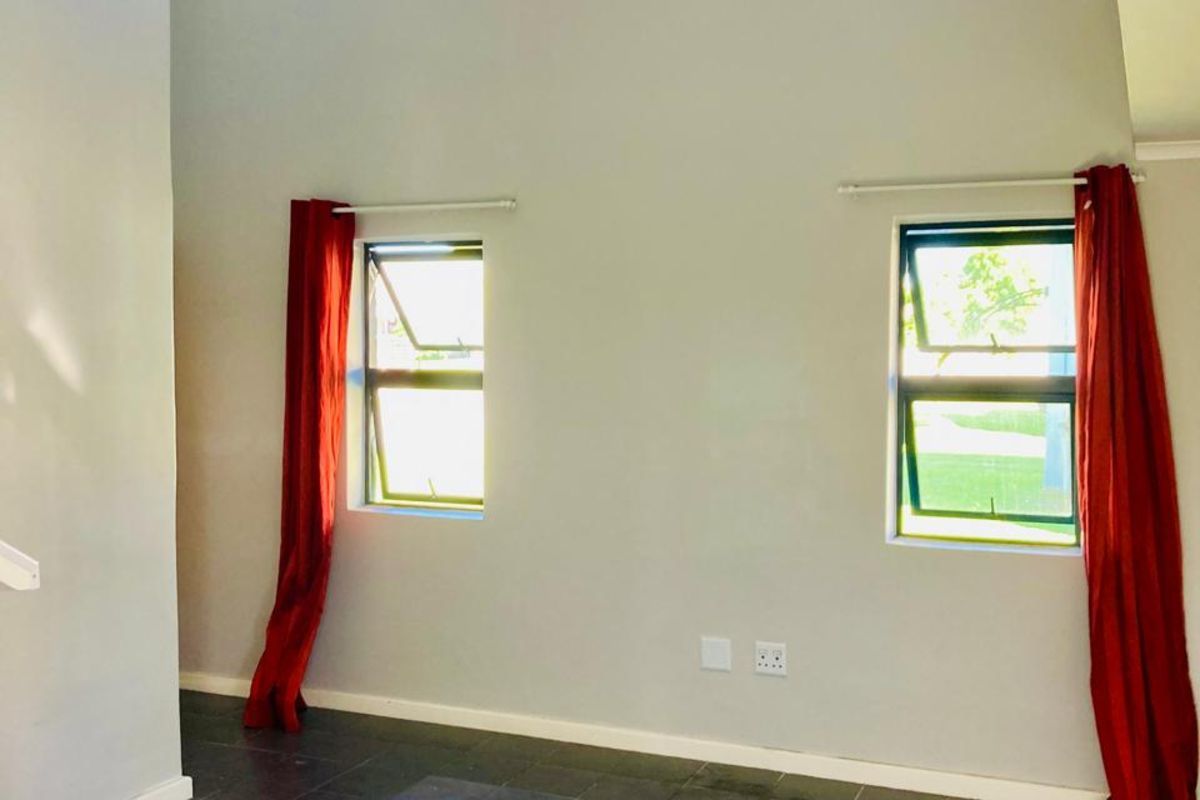 Townhouse To Rent in Parsonsvlei - Photo 2