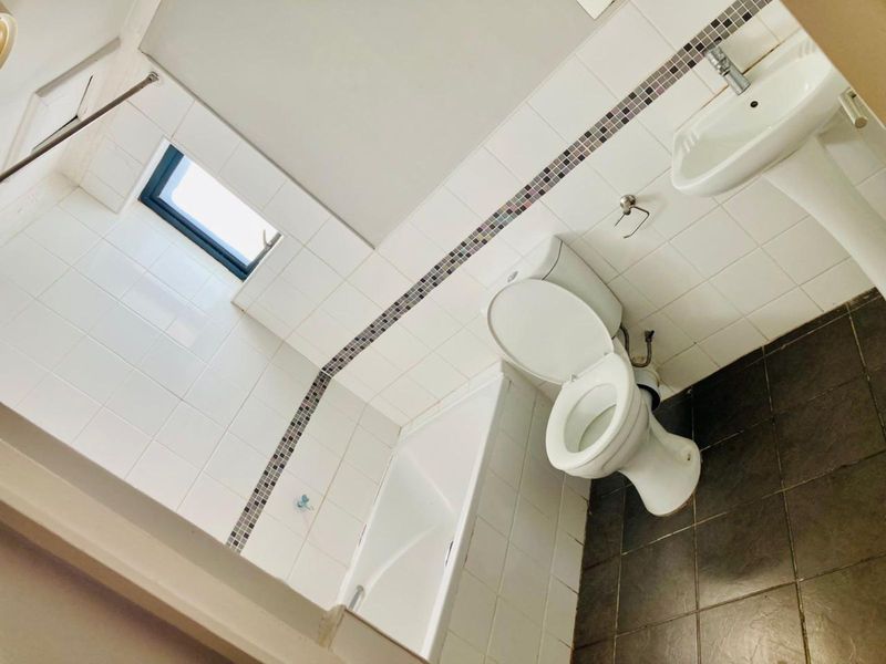 Townhouse To Rent in Parsonsvlei - Photo 5