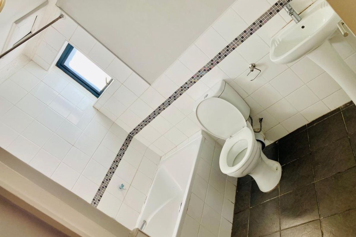 Townhouse To Rent in Parsonsvlei - Photo 5