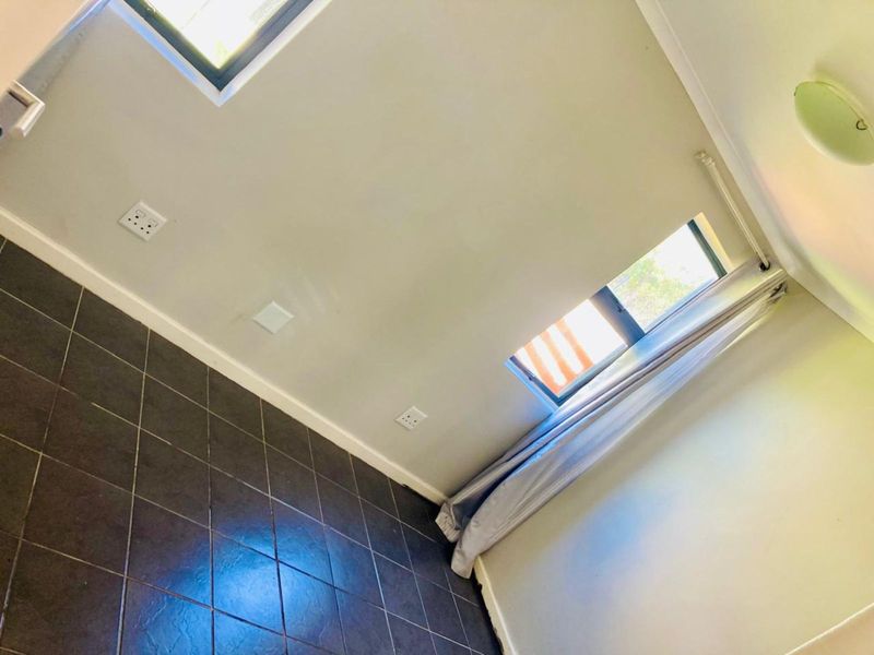 Townhouse To Rent in Parsonsvlei - Photo 3