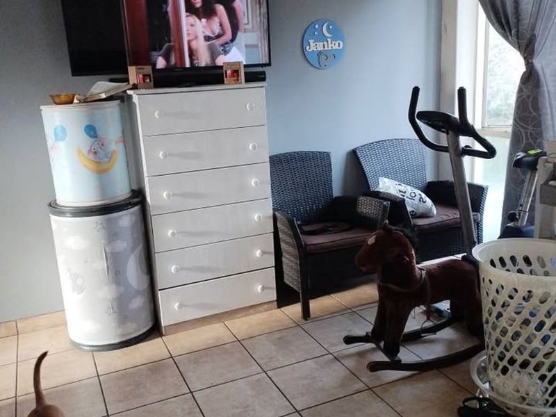 Townhouse For Sale in Rhodesfield - Photo 3