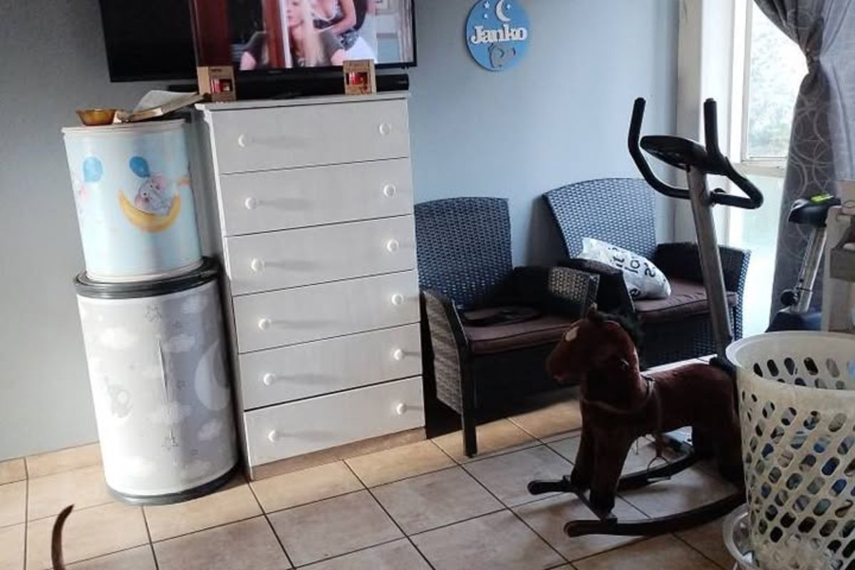 Townhouse For Sale in Rhodesfield - Photo 3