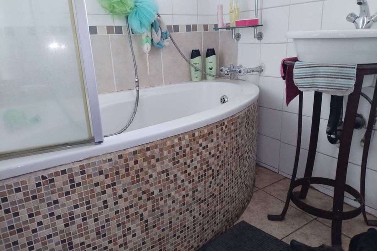 Townhouse For Sale in Rhodesfield - Photo 4