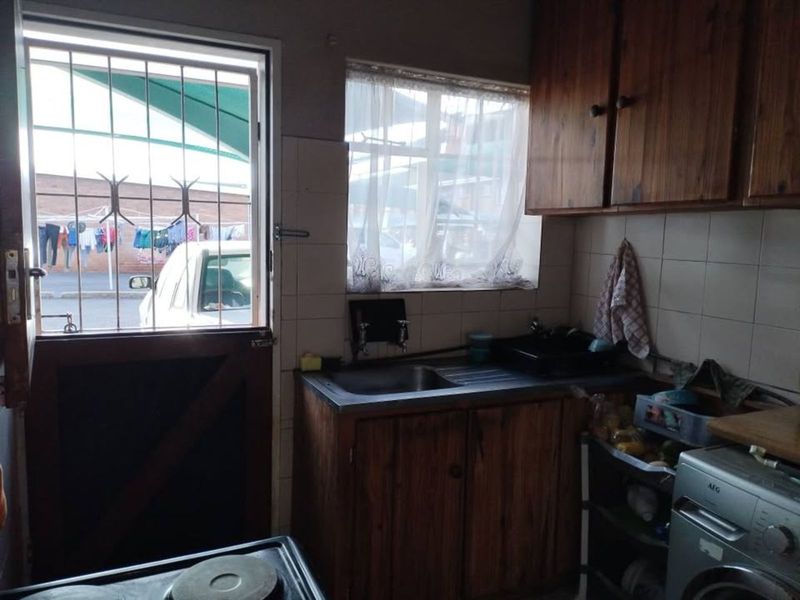 Townhouse For Sale in Rhodesfield - Photo 8