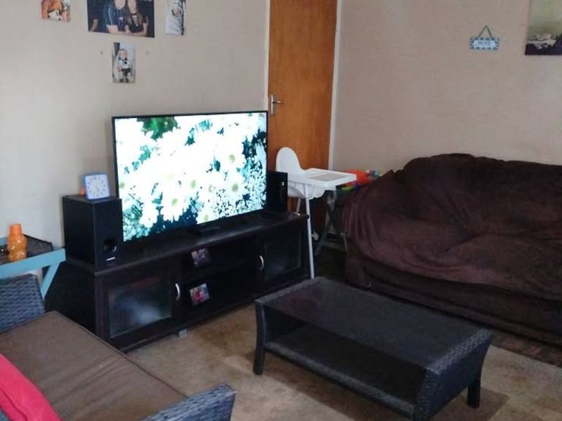 Townhouse For Sale in Rhodesfield - Photo 6