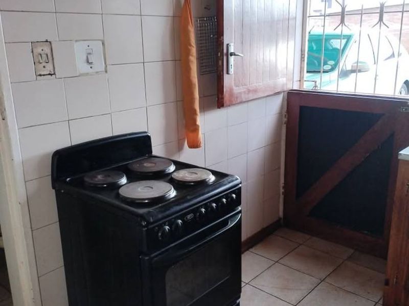 Townhouse For Sale in Rhodesfield - Photo 7