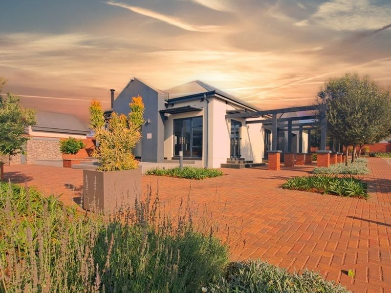 Apartment For Sale in Golden Fields Estate - Photo 2