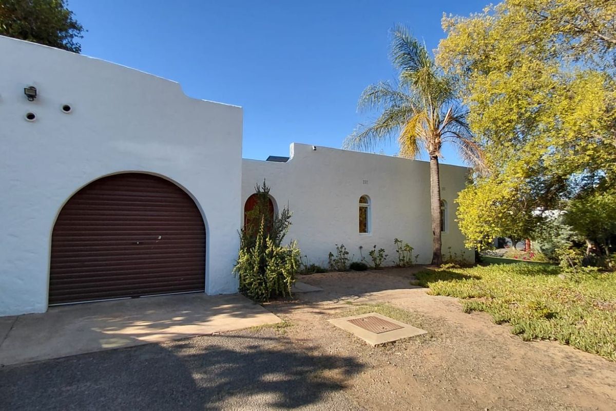 House For Sale in West Bank - Photo 2