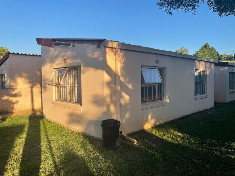 Townhouse For Sale in Bloubosrand - Photo 2