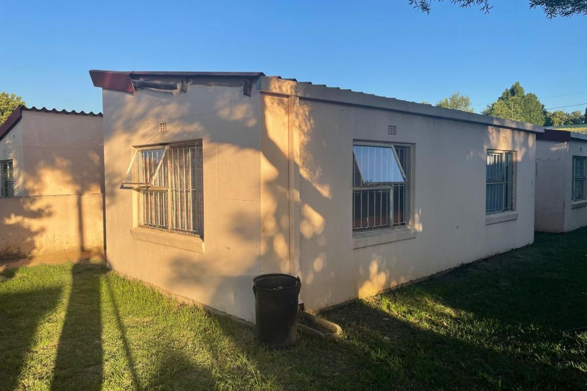 Townhouse For Sale in Bloubosrand - Photo 2