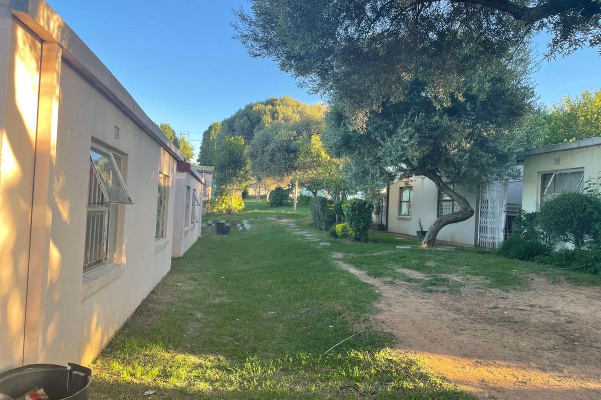 Townhouse For Sale in Bloubosrand - Photo 3