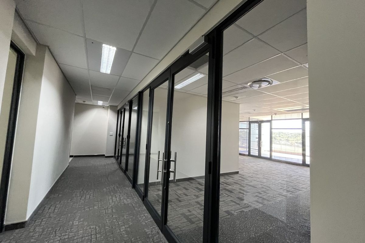 Office To Rent in Lynnwood Manor - Photo 4