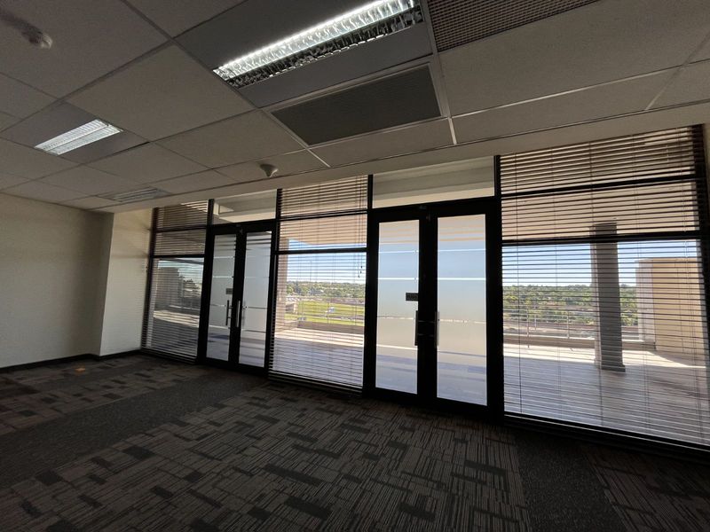 Office To Rent in Lynnwood Manor - Photo 8