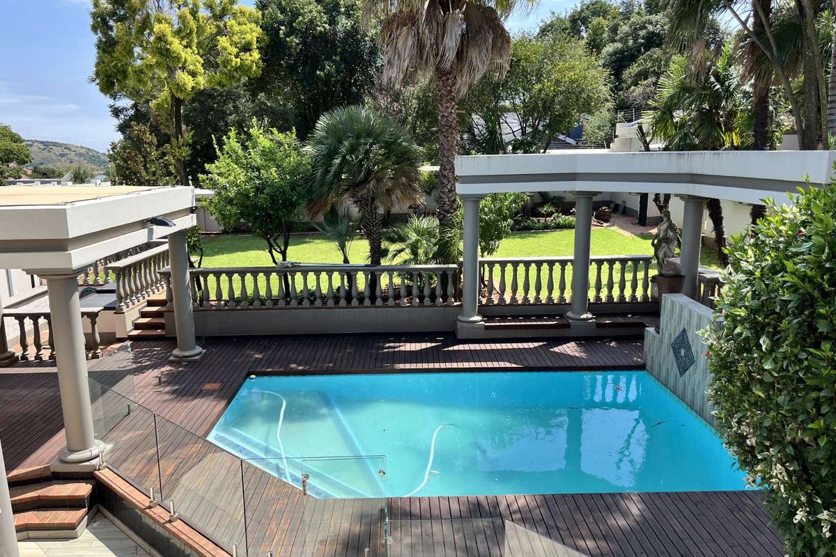 House For Sale in Bedfordview Central - Photo 2