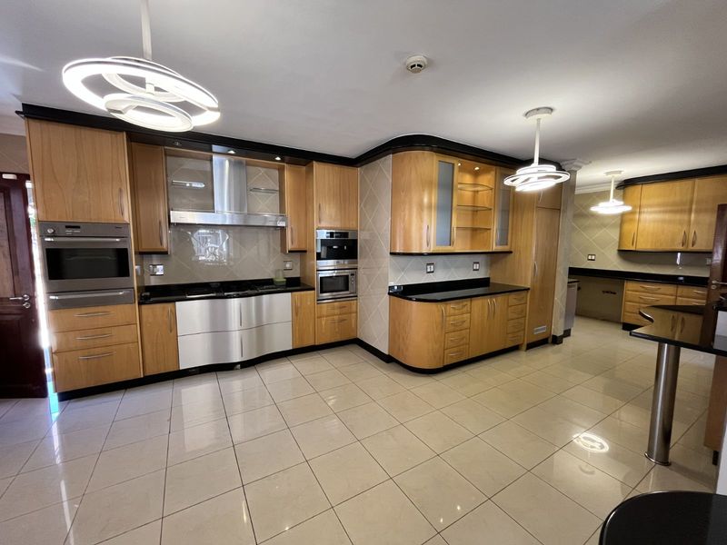 House For Sale in Bedfordview Central - Photo 8