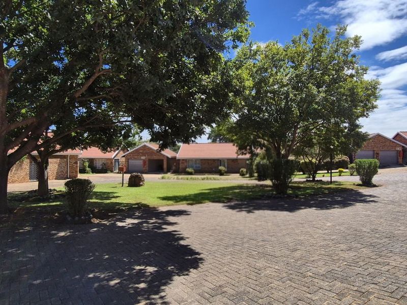 Townhouse For Sale in Lydenburg Central - Photo 5