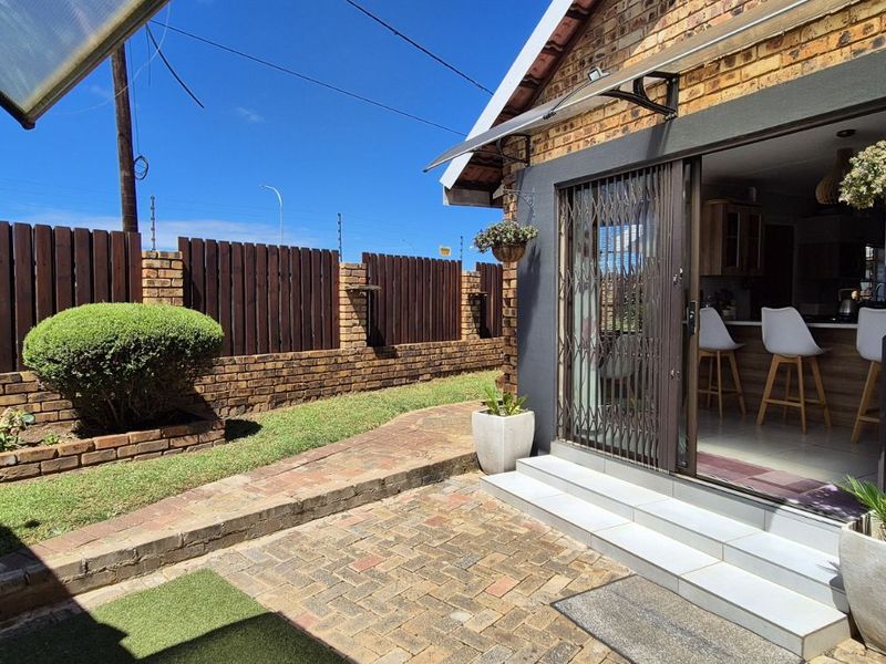 Townhouse For Sale in Lydenburg Central - Photo 8
