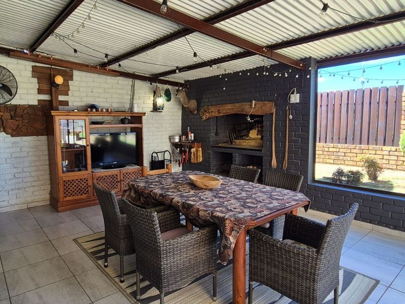 Townhouse For Sale in Lydenburg Central - Photo 10