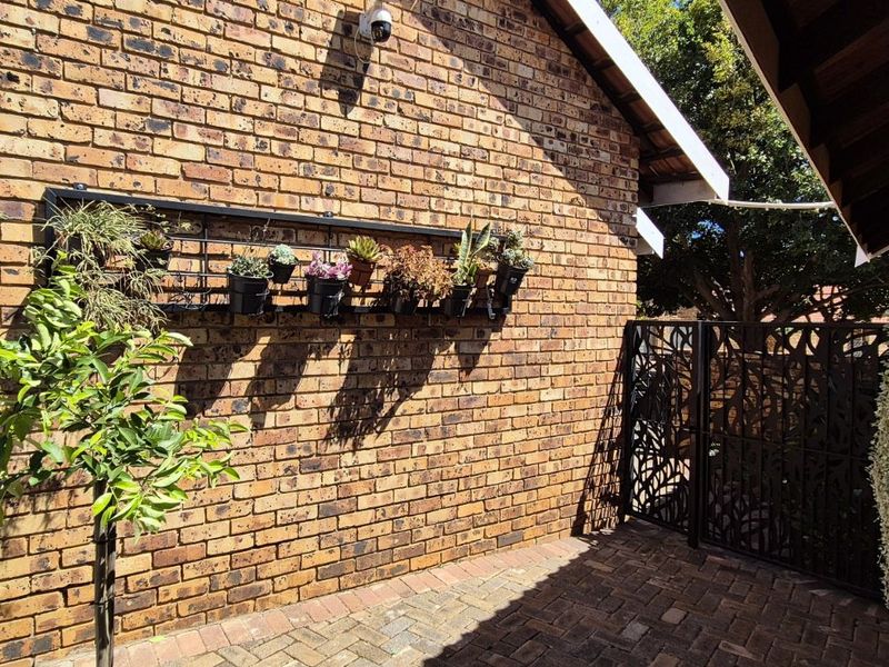 Townhouse For Sale in Lydenburg Central - Photo 9