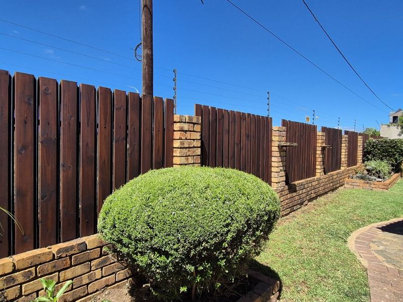 Townhouse For Sale in Lydenburg Central - Photo 6