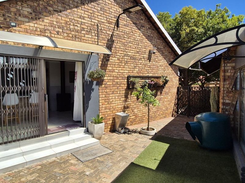 Townhouse For Sale in Lydenburg Central - Photo 7