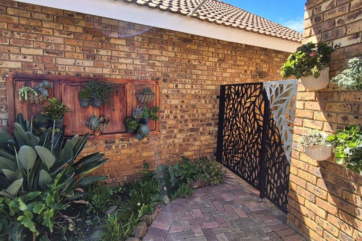 Townhouse For Sale in Lydenburg Central - Photo 3