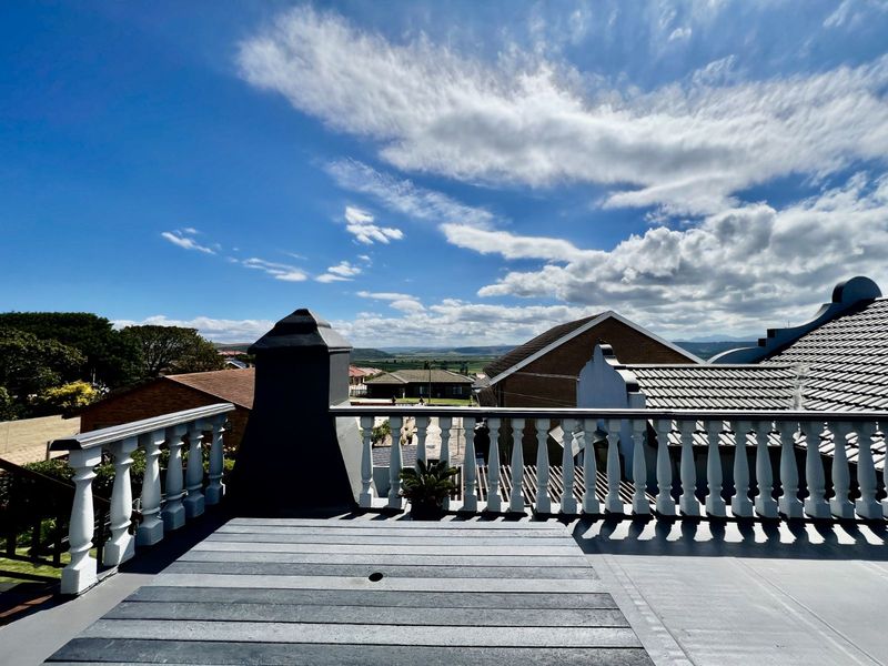 House For Sale in Fraaiuitsig - Photo 2