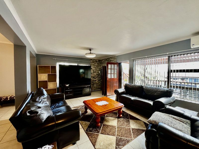 House For Sale in Fraaiuitsig - Photo 6