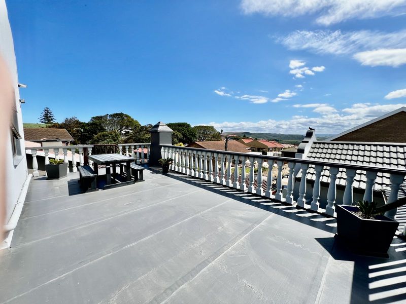 House For Sale in Fraaiuitsig - Photo 3