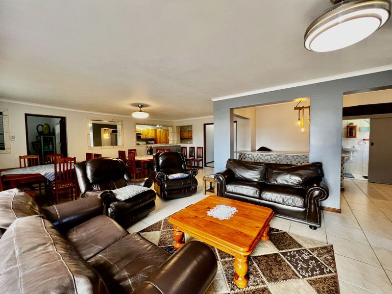 House For Sale in Fraaiuitsig - Photo 5