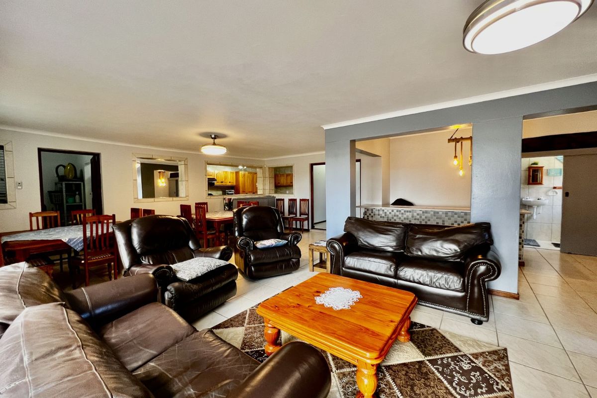 House For Sale in Fraaiuitsig - Photo 5