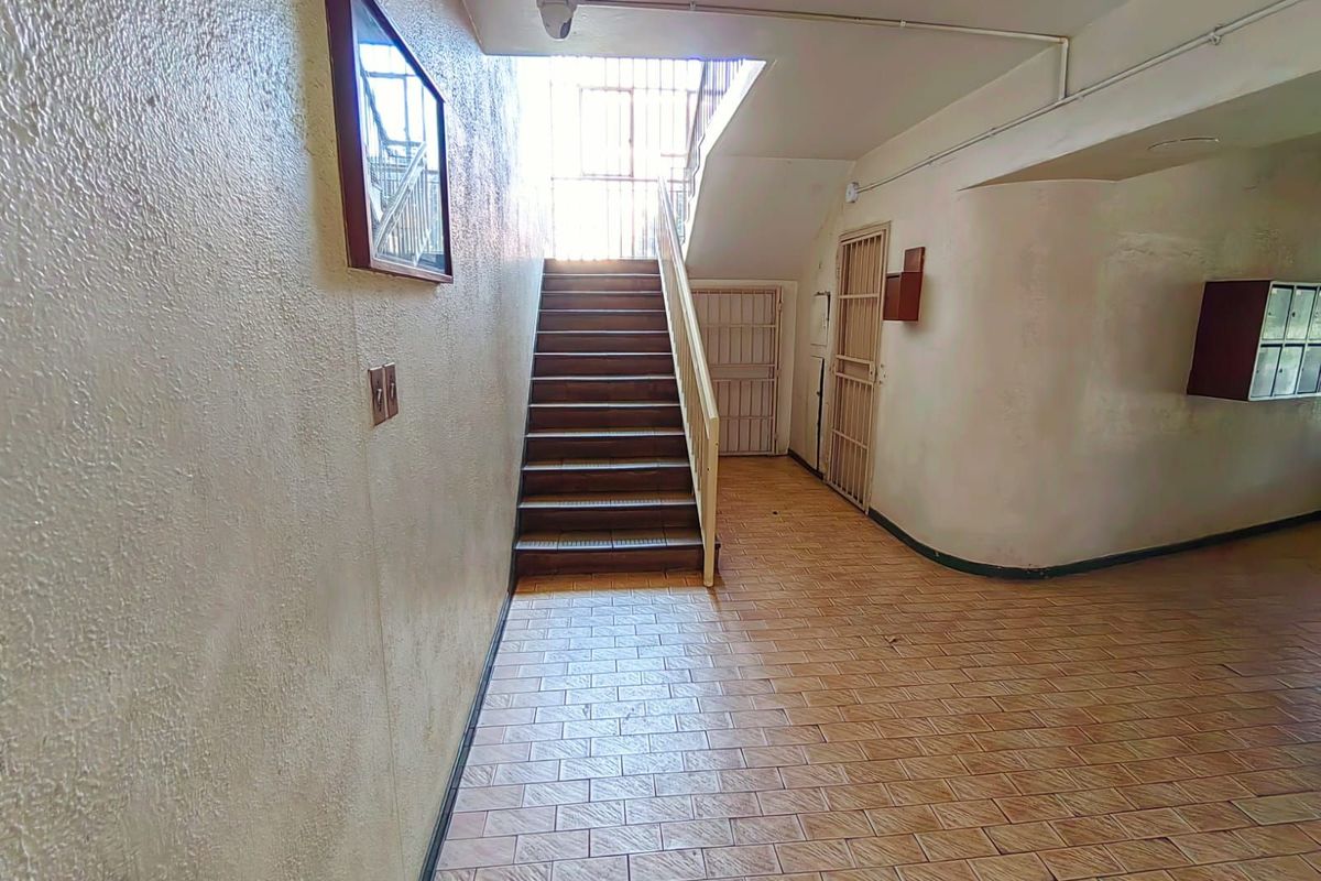 Apartment For Sale in Arcadia - Photo 2